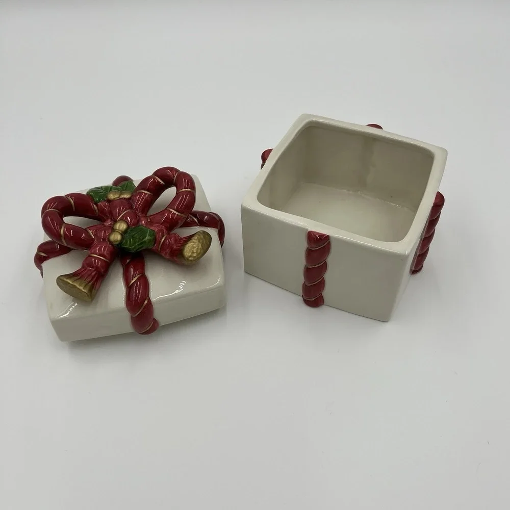 Vintage Fitz and Floyd Christmas bow Ceramic trinket box  